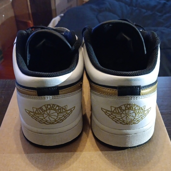 Jordan 1 Low Black White Metalic Gold Swoosh Mens 10 Womens 11.5 EUC - Picture 5 of 9